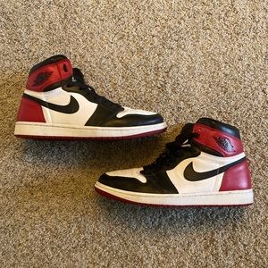 Air Jordan 1 "satin black"